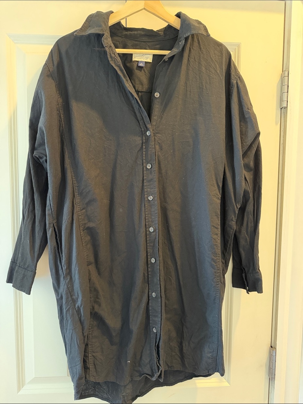 Universal Thread Women's Lightweight Button-Down Shirt Jacket in Charcoal Black